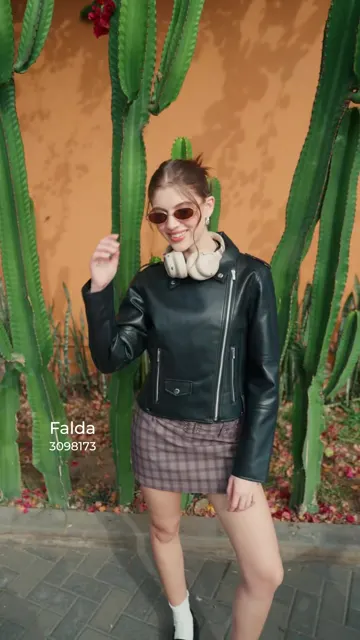 Cool Items 2, fotograma del video vertical